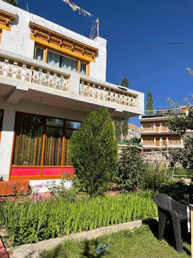 Hinjuma Guest House Leh Exterior photo